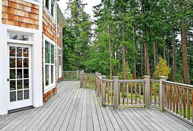 A very clean deck and with nature view